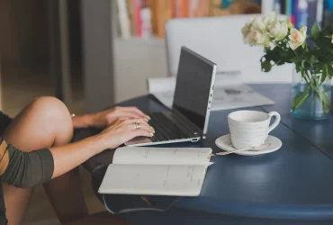 Working From Home vs. In The Office - Pros & Cons
