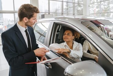 How to Choose the Right Car Dealer: A Comprehensive Guide